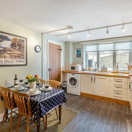 2 Bed In Hawes Oc-b30521 *